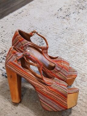 Jeffrey Campbell Platform Wood Heel Fabric Heels Size 8.5